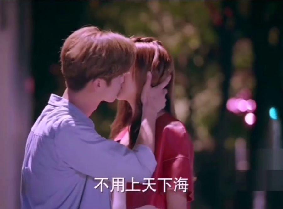 小宝贝打网球